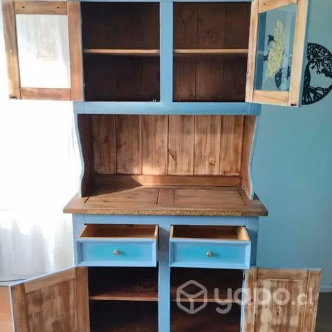 Bello mueble pintado a mano