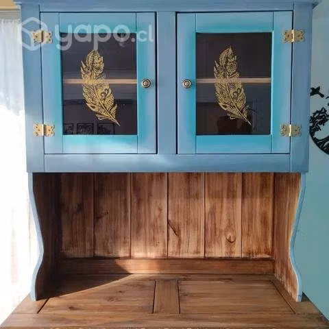 Bello mueble pintado a mano
