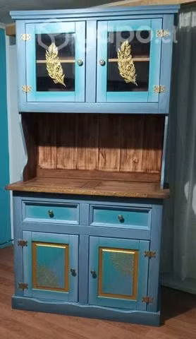 Bello mueble pintado a mano