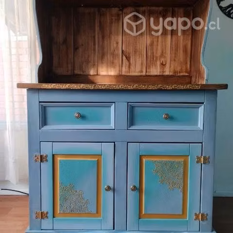 Bello mueble pintado a mano