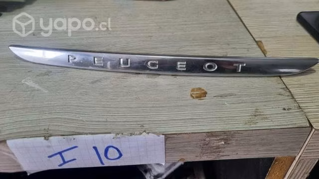 Embellesedor trasero peugeot 208 2018
