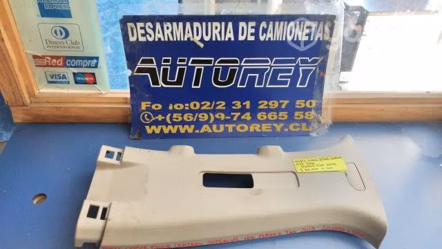 Tapiz cubre pilar cent sup izq Maxus T60 2019