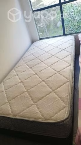 Base cama de 1 plaza en excelente estado