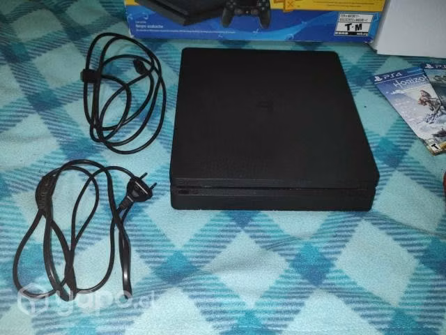 PS4 Slim 1Tb + 2 controles + 4 juegos