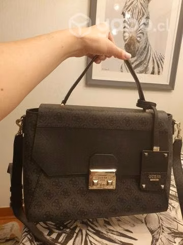 Linda cartera GUESS