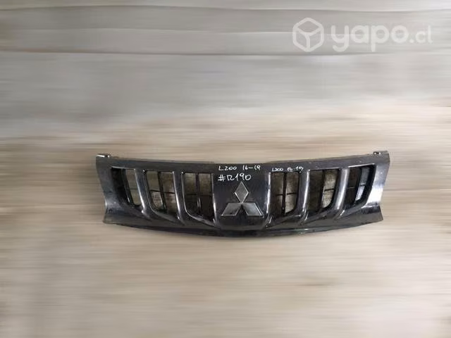 Máscara Mitsubishi L