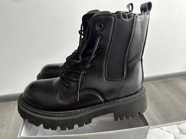 Nuevas botas negras