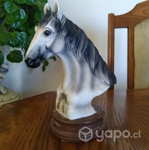 Caballo escultura resina