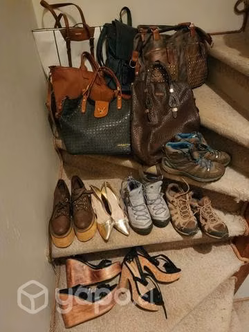 Lote de carteras y zapatillas número 37
