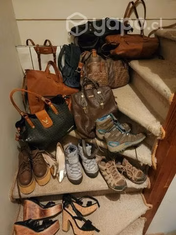 Lote de carteras y zapatillas número 37