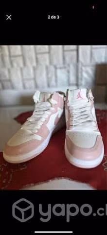 Zapatillas y cubrecamas
