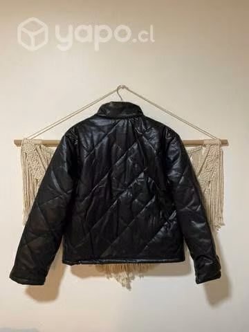 Chaqueta puffer tipo cuero talla M - Imagen 2