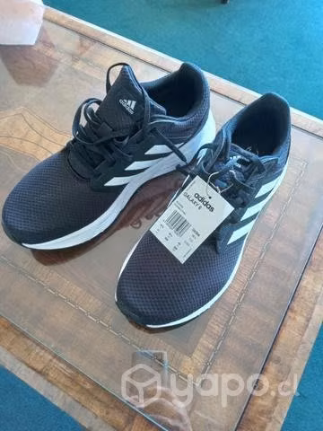 Zapatillas Adidas nr 43 NUEVAS