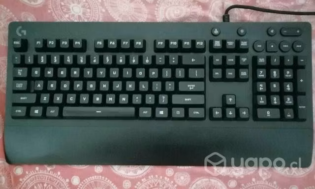 Teclado gamer logitech g213