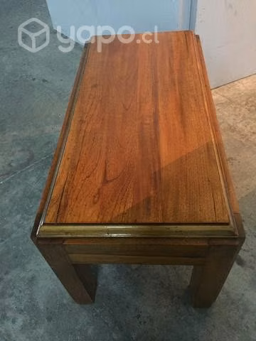 Mesa auxiliar en madera