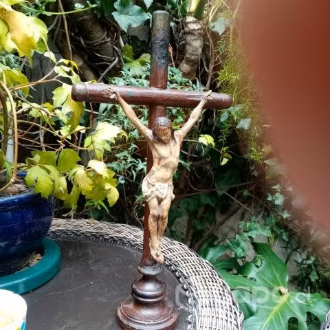 Cristo Muy Antiguo,Policromado en Madsera