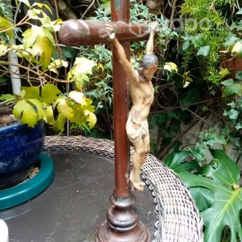 Cristo Muy Antiguo,Policromado en Madsera