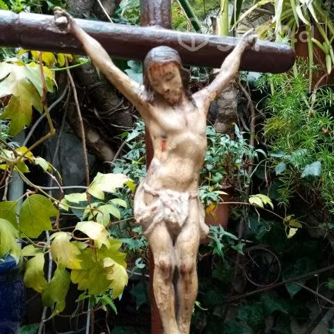 Cristo Muy Antiguo,Policromado en Madsera