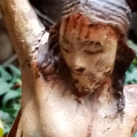 Cristo Muy Antiguo,Policromado en Madsera
