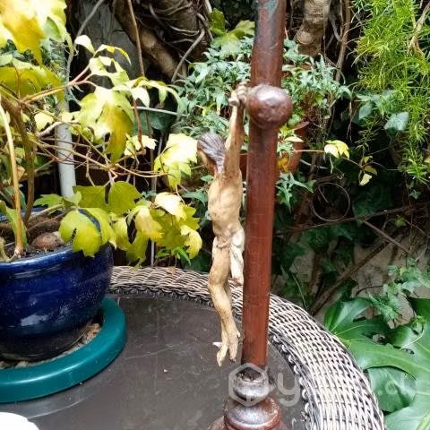Cristo Muy Antiguo,Policromado en Madsera