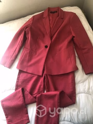 Traje chaqueta pantalón color fucsia