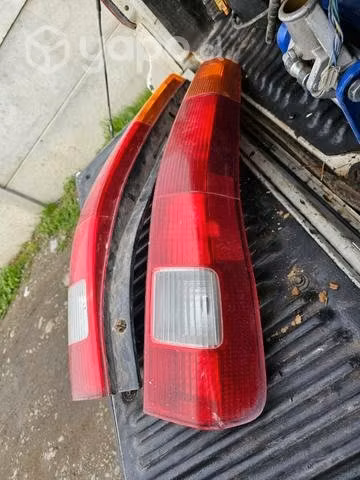 Focos traseros y tapabarro copiloto de honda crv
