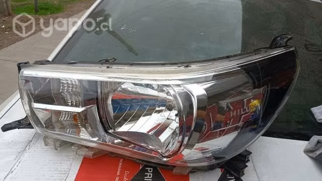Optico izquierdo Toyota Hilux 2016-2023 original - Imagen 4