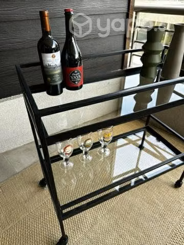 Mueble bar para copas y botellas