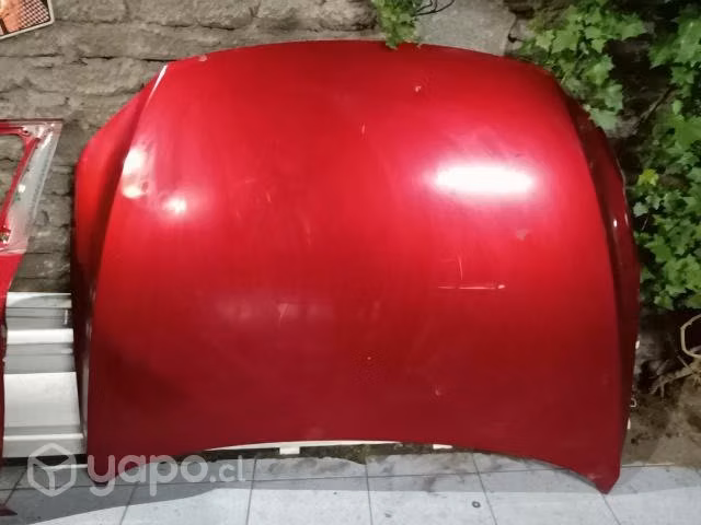 Mazda 3 2022 capot original con pequeño detalle