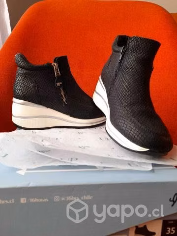 BOTINES CUERO MARCA 16 HRS. ORIGINAL No.35
