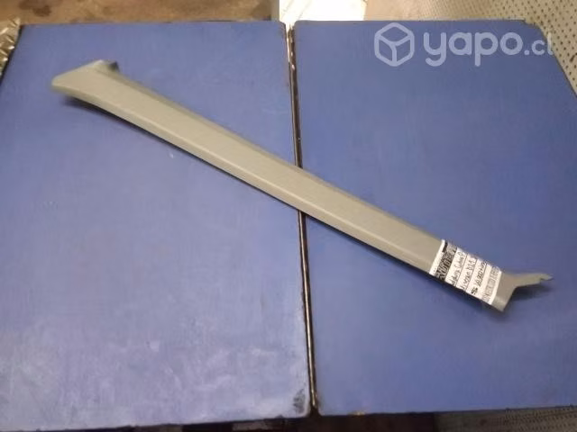 Tapiz cubre pilar del sup izq Nissan D21 1996-06
