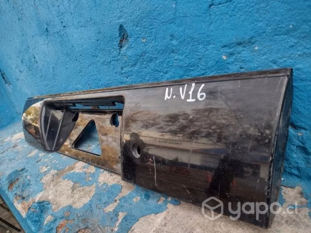 Moldura de maleta Nissan V16 2000 - Imagen 3