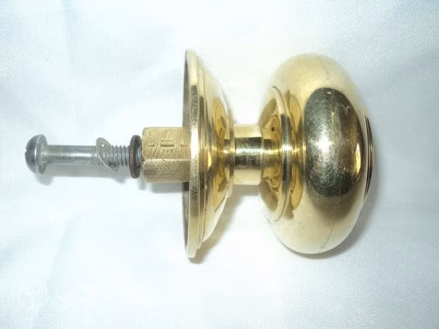 Tirador Antiguo De Bronce Pulido, Diámetro 7,5 Cms - Imagen 2