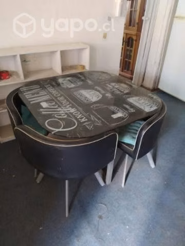 Mesa de comedor y sillas
