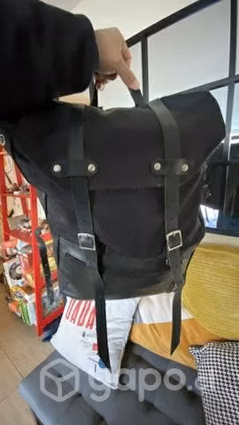 Mochila hecha a mano en cuero y tela de mochila