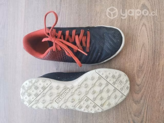 Zapatillas Decathlon fútbol para niño talla 30