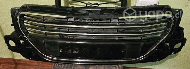 Mascara  detalle cromados buenos