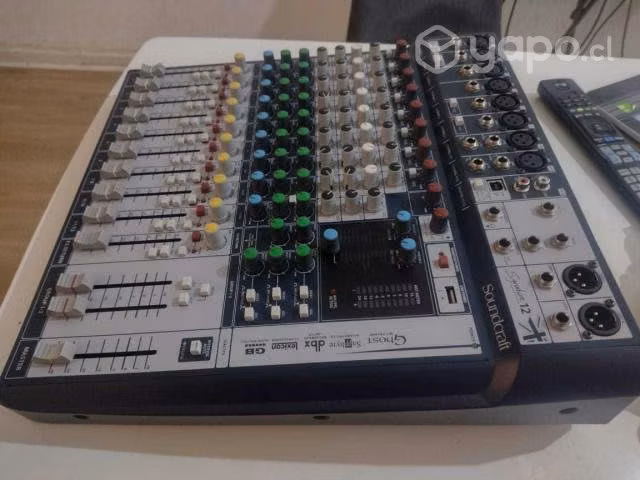 Consola Soundcraft Signature 12
