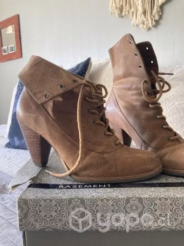 Botines hush puppies y Moran