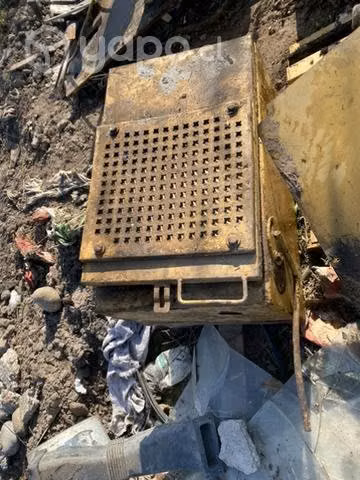 Puertas latas y capot de Excavadora 320 - Imagen 5