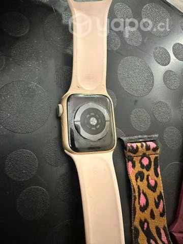 Apple Watch Series 4, 16gb + 7 Correas
