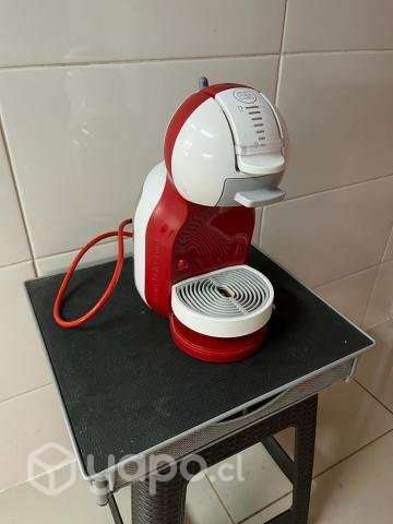 Cafetera Nescafé Dolce Gusto y Base Cápsulas