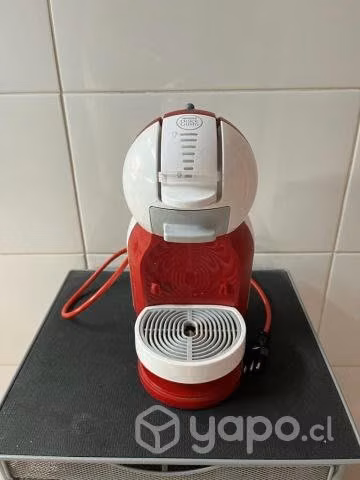 Cafetera Nescafé Dolce Gusto y Base Cápsulas