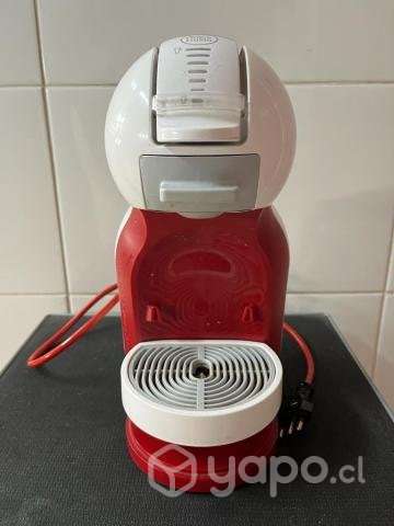 Cafetera Nescafé Dolce Gusto y Base Cápsulas