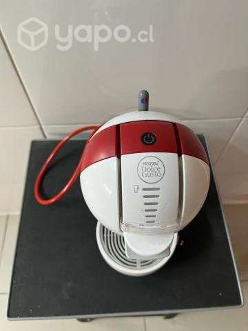 Cafetera Nescafé Dolce Gusto y Base Cápsulas