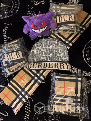 Bufanda Burberry y gorro Burberry