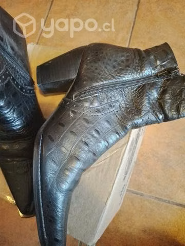Botines negro marca Albano número 36