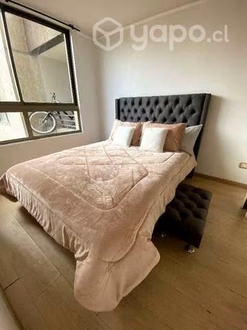 Cama con respaldo y colchón