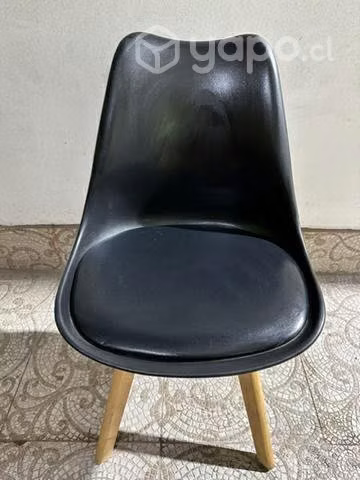 Juego de comedor 4 sillas con detalles
