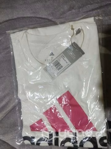 Polera adidas sellada